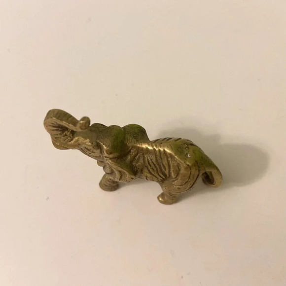 Vintage  Small Brass Elephant Figure 2.5 Inch Long Size Trunk Up Figurine - Picture 6 of 11